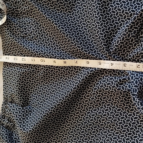 Talbot's Capri Pants Size 18P Zip Front Classic Black & White Geometric Print - Picture 9 of 12